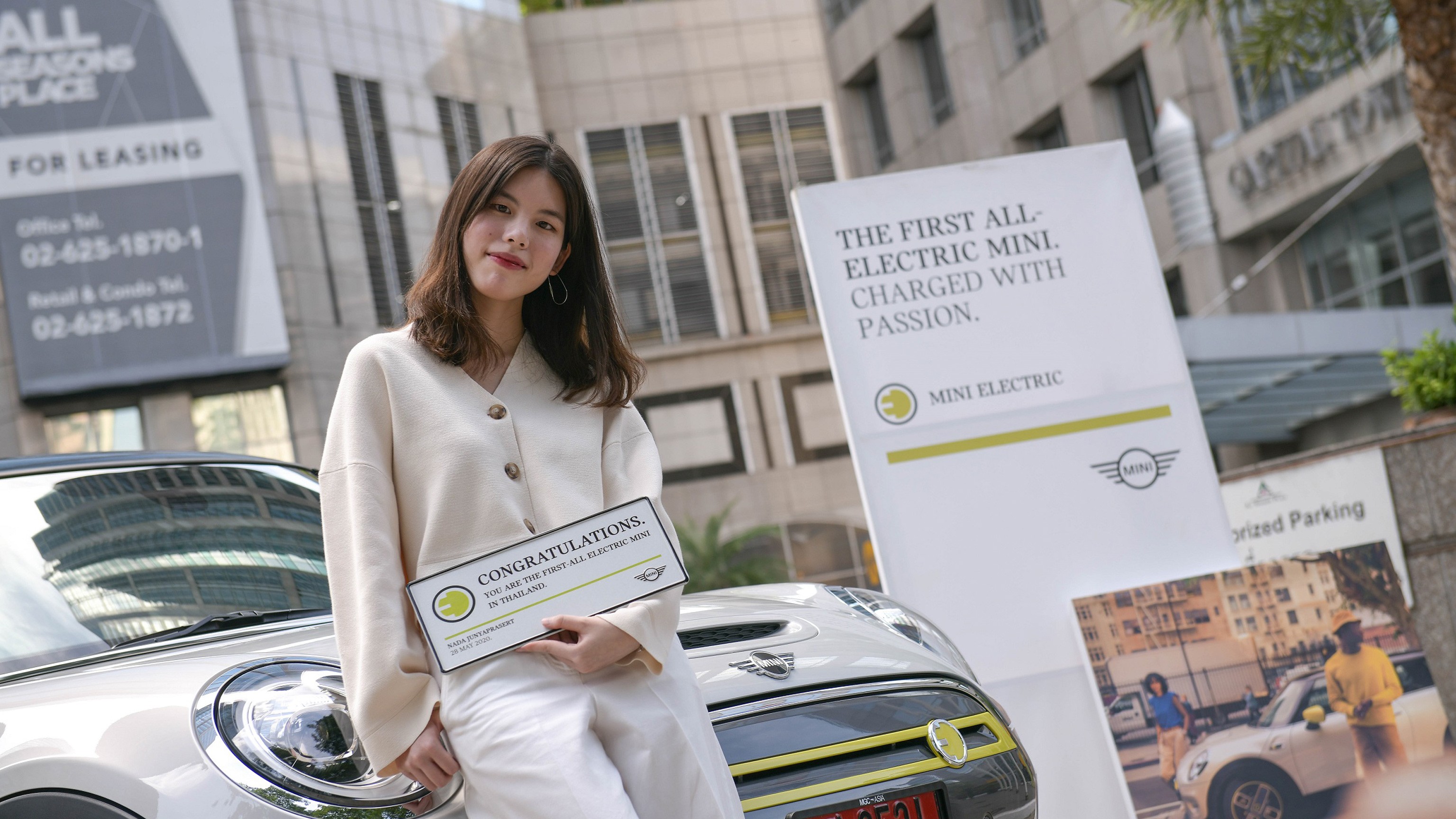 MINI Cooper SE Delivery